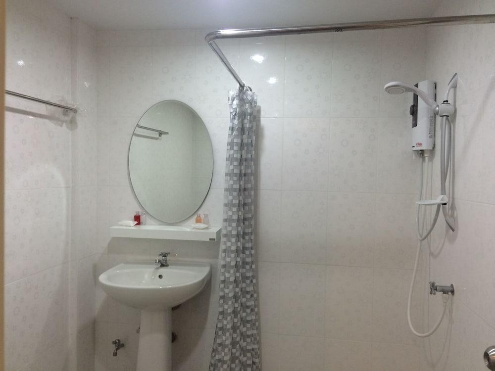 Double Dd House At Mrt Sutthisarn بانكوك المظهر الخارجي الصورة
