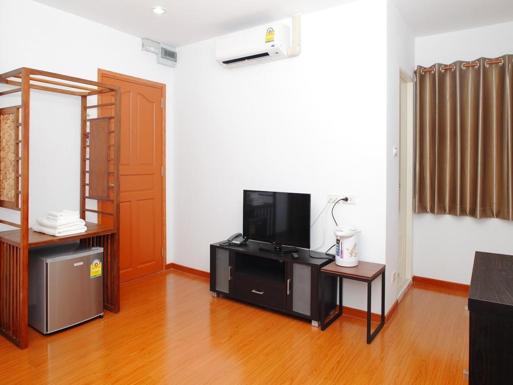 Double Dd House At Mrt Sutthisarn بانكوك الغرفة الصورة