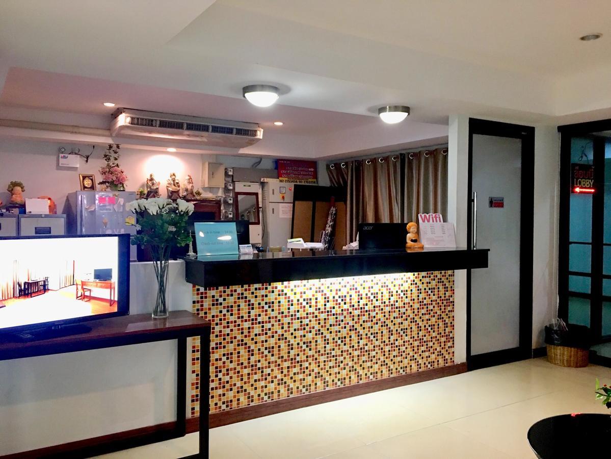 Double Dd House At Mrt Sutthisarn بانكوك المظهر الخارجي الصورة